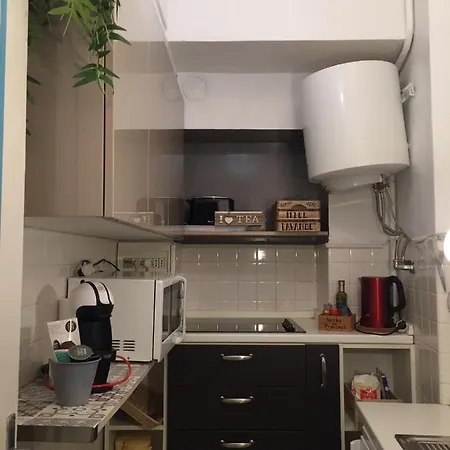 Welcome In The Cozy Blue Nest Pedestrian מנטון
